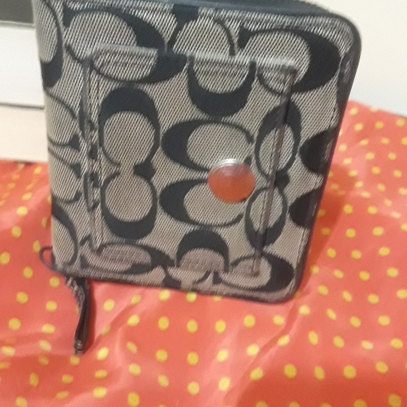 Vintage Coach Wallet - Picture 5 of 5